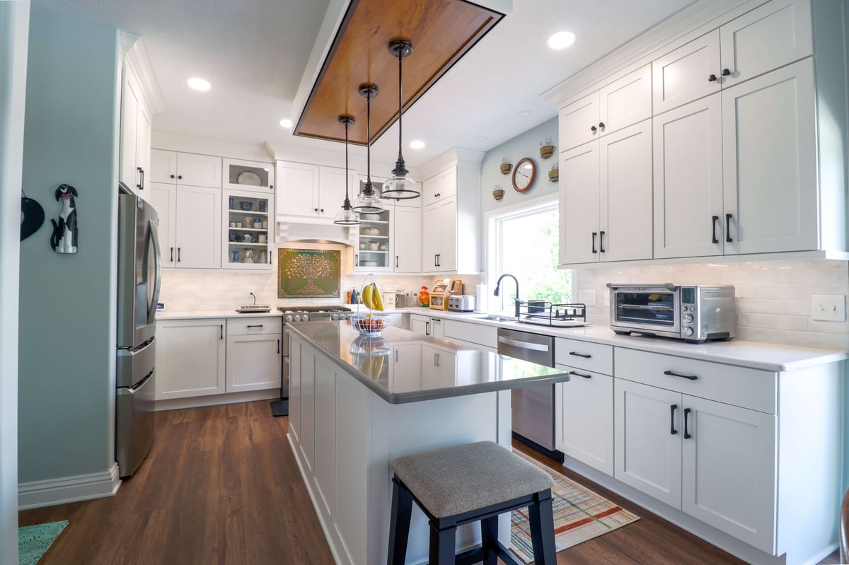 kitchen remodel photo of white cabinets with quartz countertop in Grand Ledge Michigan